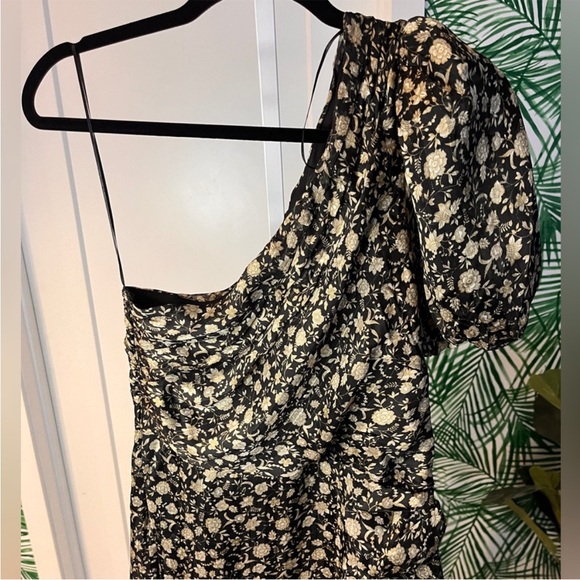 NWOT ASTR the Label Santorini Floral One
Shoulder Midi Ruffle Dress - Picture 7 of 15